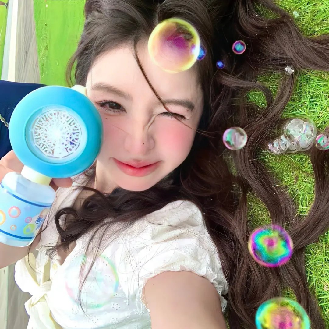 庭院里的女人